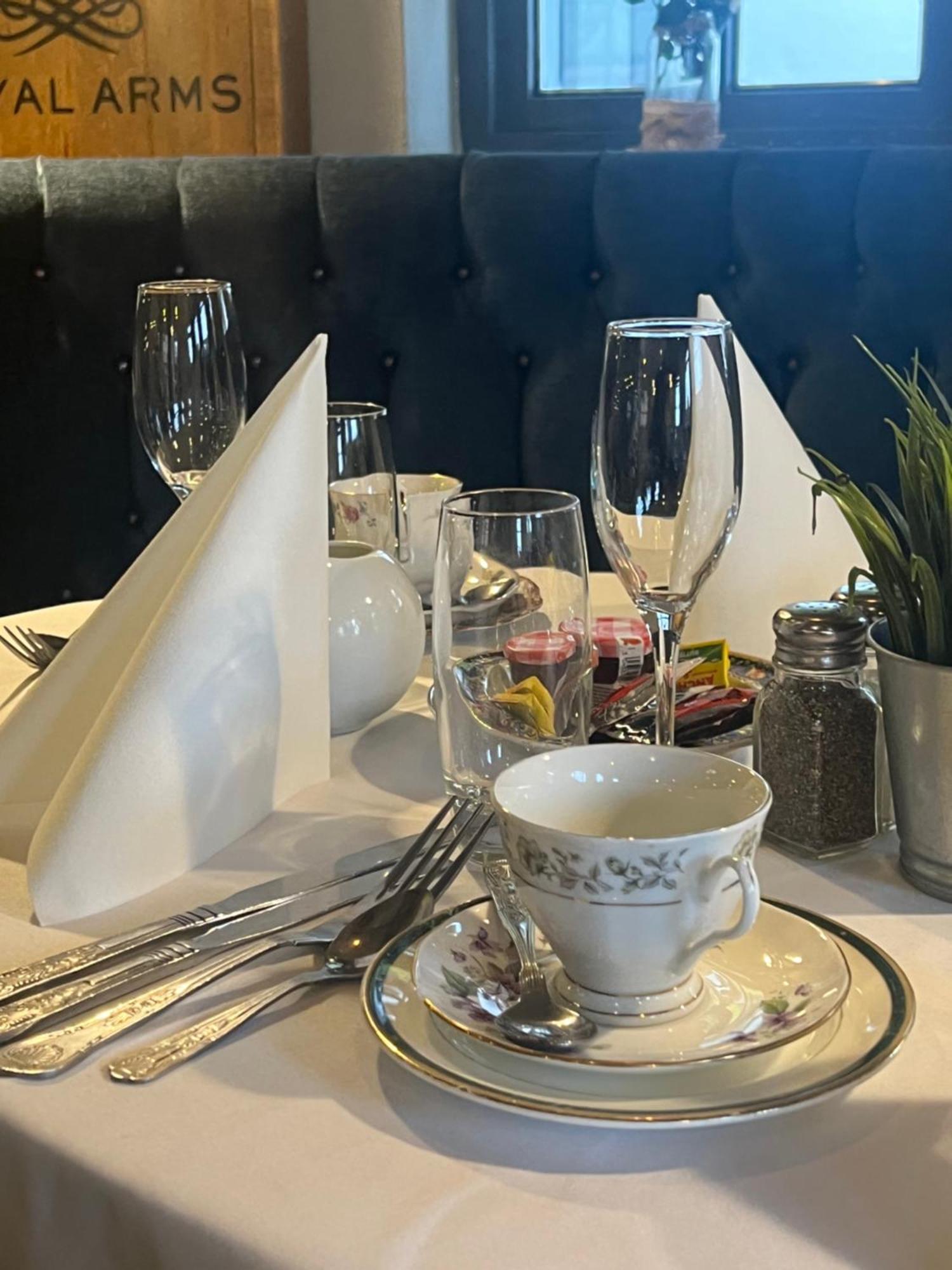 The Royal Arms 4*