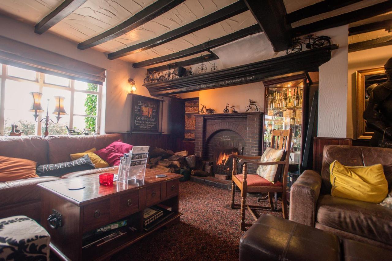 The Royal Arms 4*